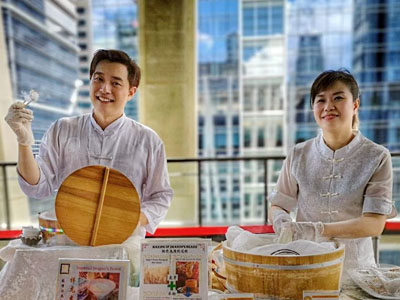 Roger & Elaine Poon, the next Dragon's Beard Candy Masters